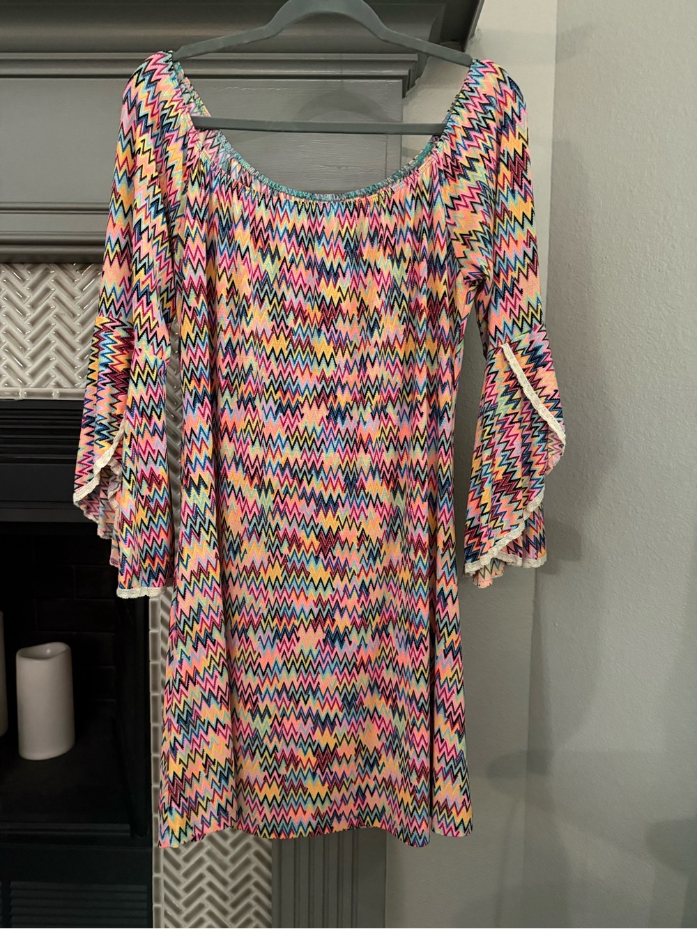 Women's Multicolor Chevron Long Sleeve Dress - Scoop Neck